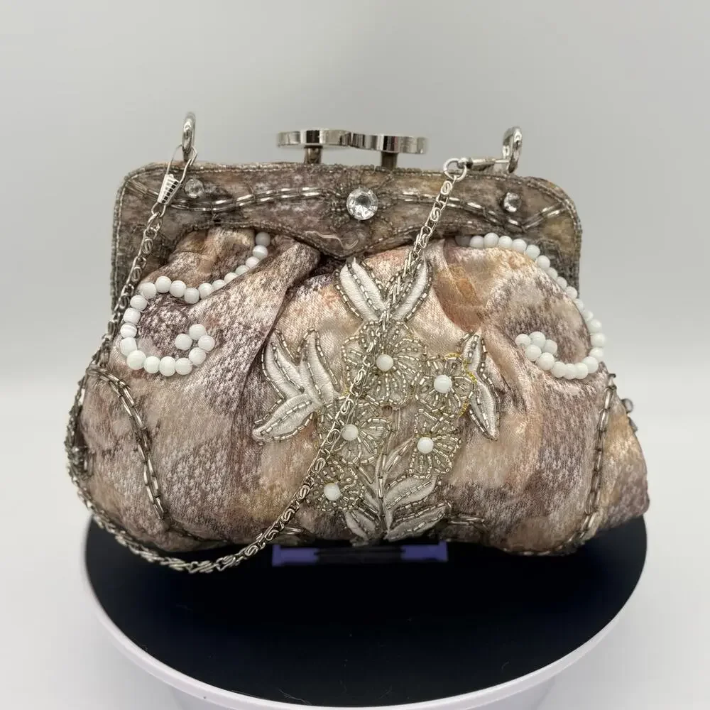 Vintage Unbranded Silver Rhinestone Kisslock Evening Bag